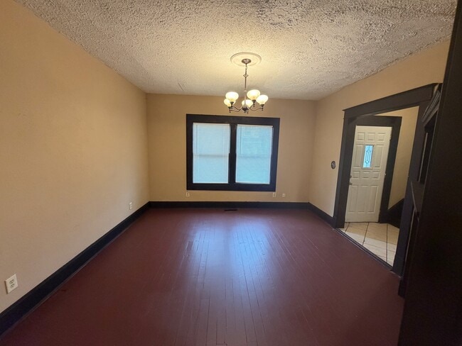 Photo - 1820 Clarendon Ave