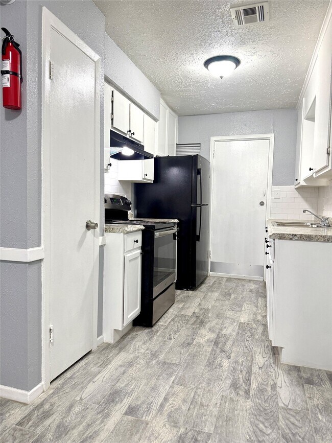 Photo - 4515 Oxford St