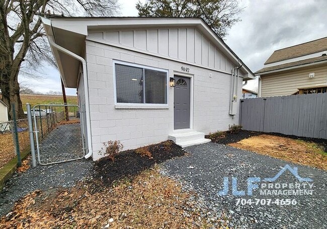 Photo - Beautifully Remodeled 1 Bed/1 Bath Home in Cramerton!