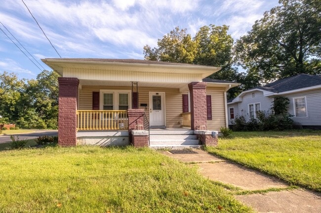 Building Photo - Cute home in Burlington with a fenced in b...