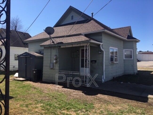 Building Photo - 302 E 7th St Unit 302 E. 7th Apt 1/2