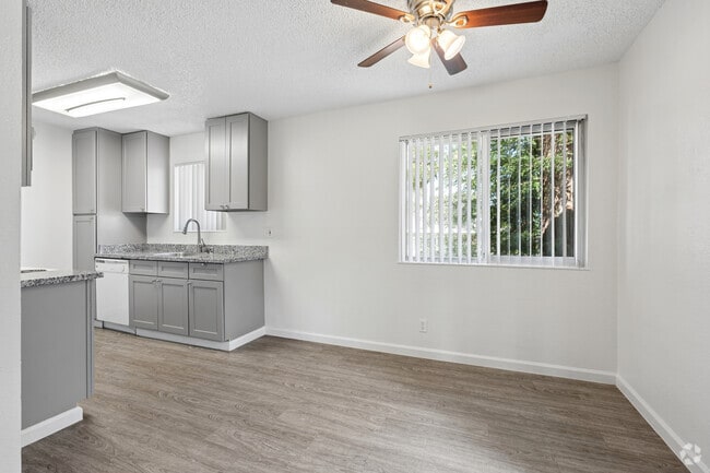 2BR, 1BA - 875SF -