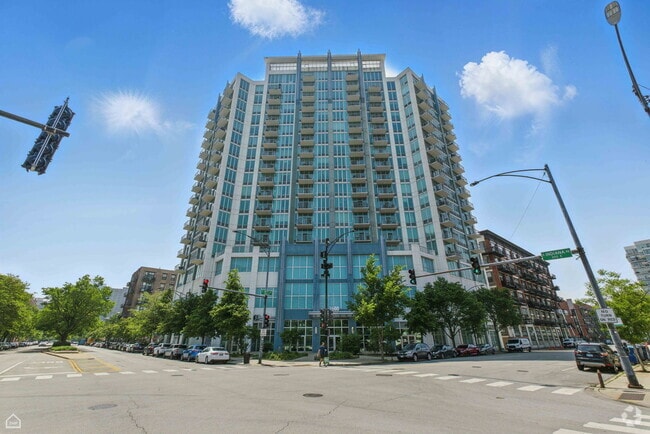 Building Photo - 1600 S Indiana Ave Rental