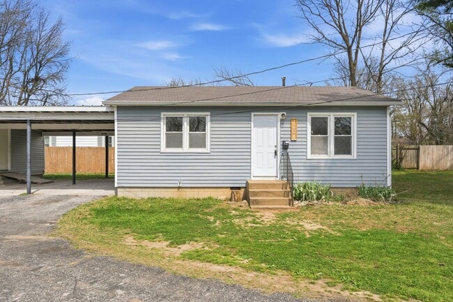 Building Photo - 1 Bedroom | 1 Bathroom | House with Carport | Located on a Quiet Street| Lawn Care and Trash Incl...