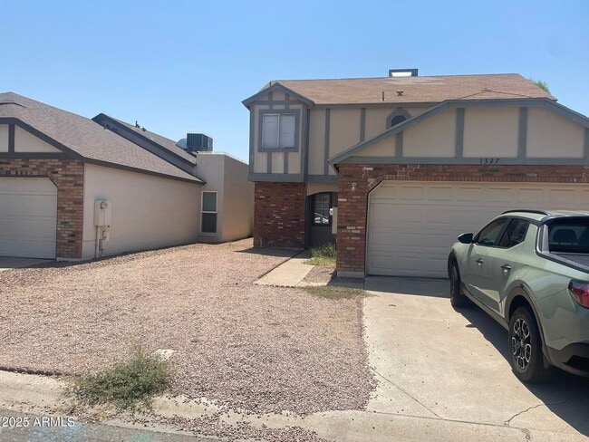 Building Photo - 1327 W Straford Dr Rental