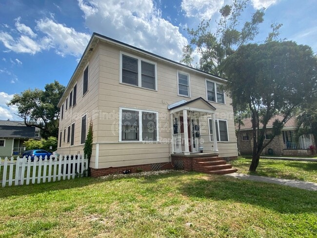 Photo - 2614 College St