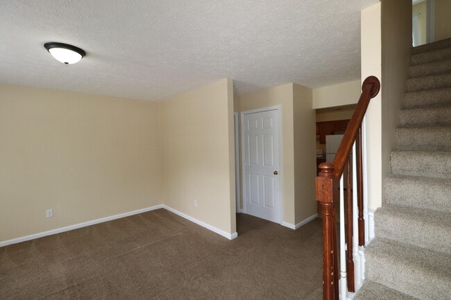 Photo - 107 Floyd Ct