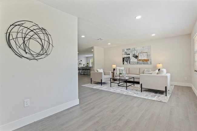 Photo - 834 Riverside Dr