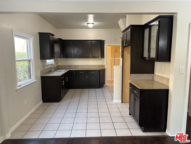 Photo - 2831 Potomac Ave Unit 2833