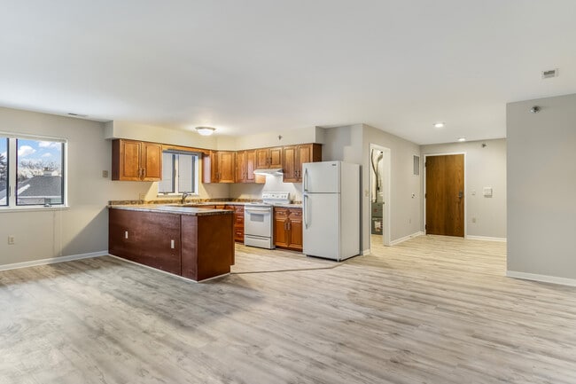 Building Photo - 4600 S Packard Ave Unit 4606