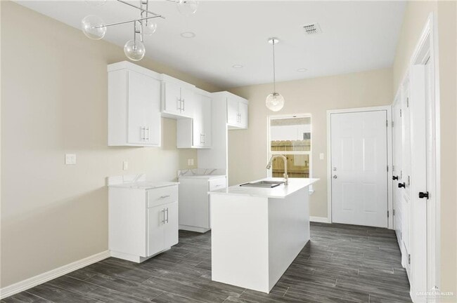 Photo - 13 Notre Dame Ave Unidad 4