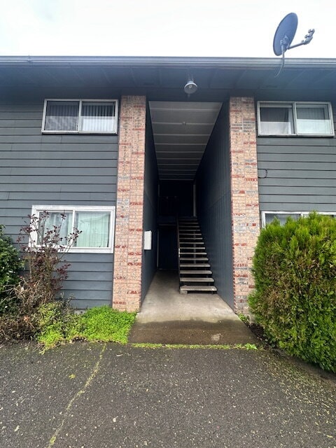 Photo - Charming 2-Bed Oasis with Full Bath on SE Division - 836 Sq. Ft. of Portland Comfort! Unit 8