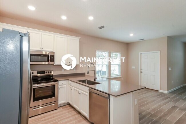 Photo - 3 Bedroom Pet-Friendly Home in Jacksonville, FL with Main Street Renewal