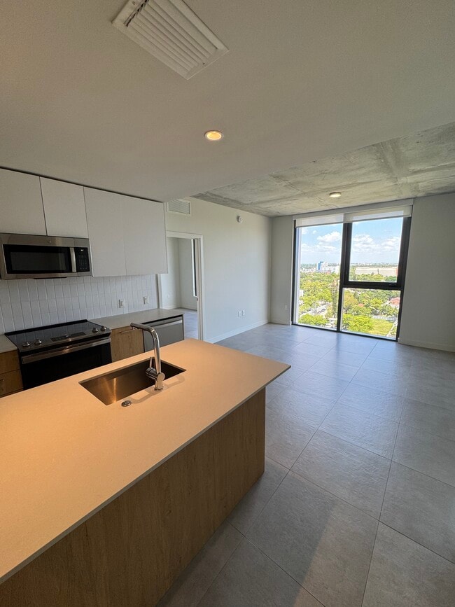 Photo - 70 NW 28th St Unidad B1