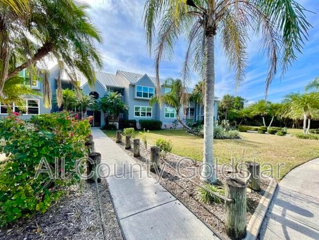 Building Photo - 4410 Warren Ave Unit 104