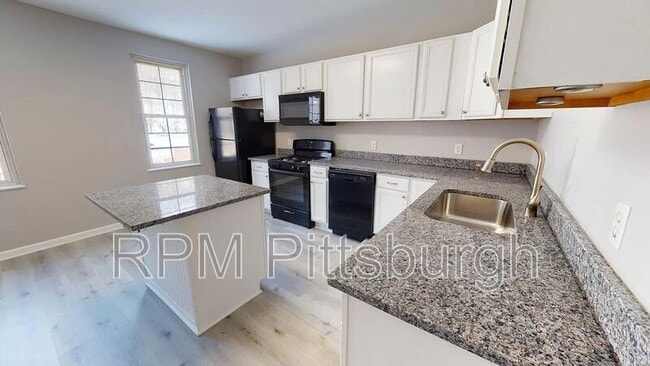 Photo - 2824 Salisbury St