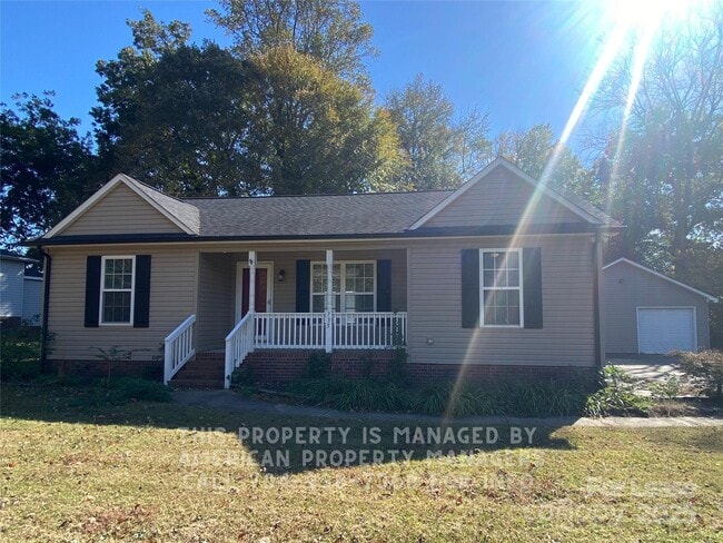 Photo - 735 Kluttz St