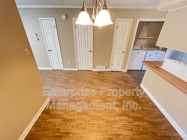 Photo - 3244 Southern Ave