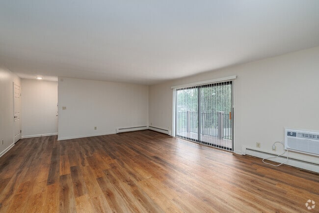 3BR, 1.5BA - 1,395SF - Living Room