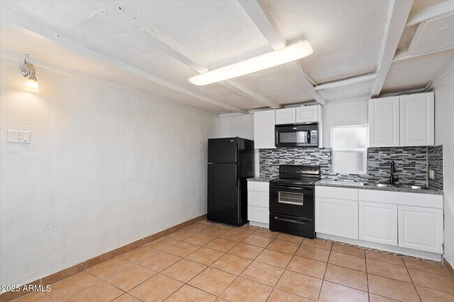 Photo - 703 W 1st Pl