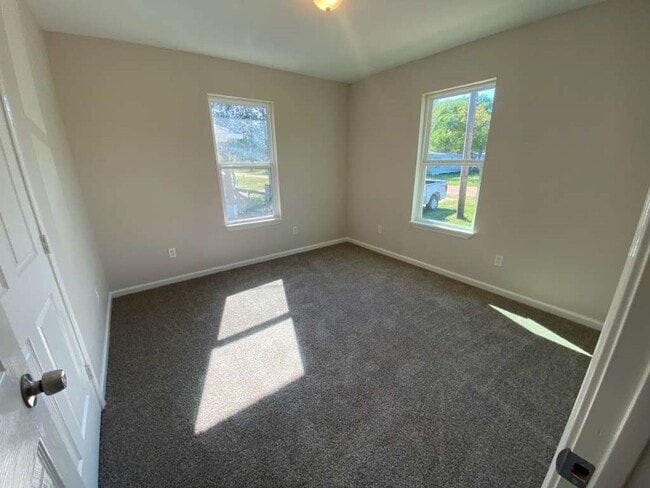 Building Photo - 283 Wood Fern Dr