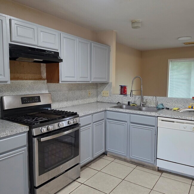 Photo - 1806 Northcliff Pl