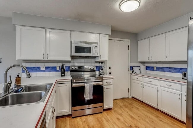 Photo - 3149 Oak Cir N