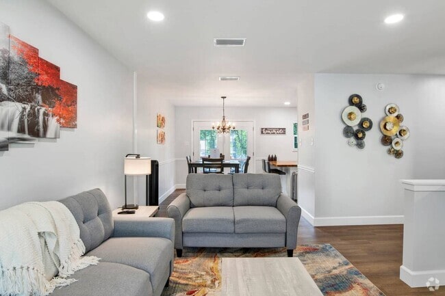 Building Photo - 308 N University Blvd Rental