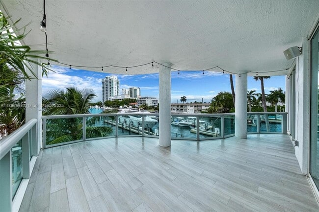 Building Photo - 7918 Harbor Island Dr