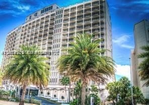Building Photo - 5401 Collins Ave Unit 932