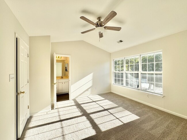 Photo - Charming 2 Bedroom Townhome in Chelsea Commons