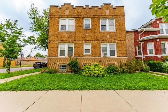 Building Photo - 5510 W Barry Ave