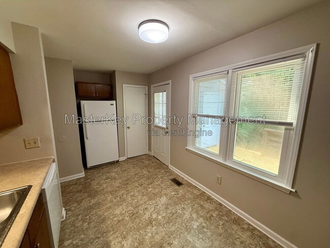 Photo - 119 S Atley Ln