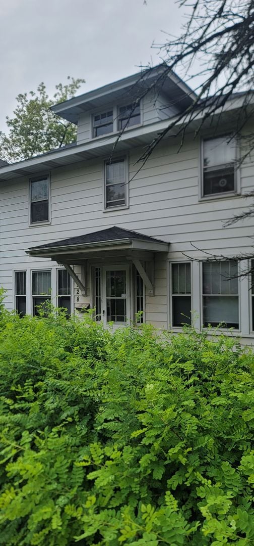 Building Photo - 6 bedroom 2 bath Rental