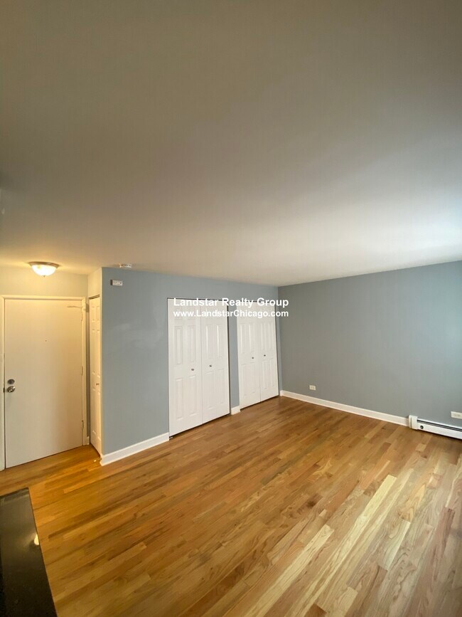 Building Photo - 663 W Grace St Unit 212