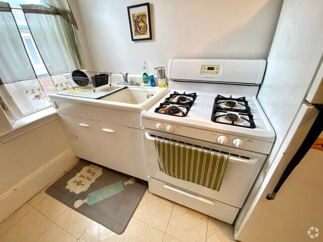 Building Photo - 15 Parkman St Unit 3B Rental