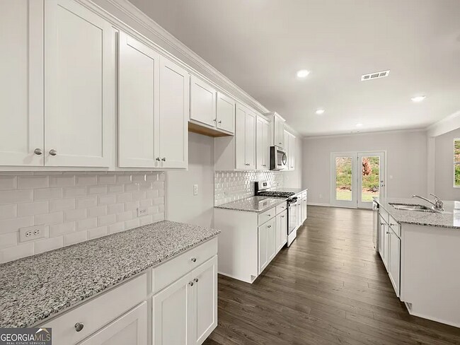 Photo - 140 Landsdowne Way SE