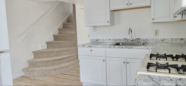 Photo - 301 Somerset St Unit B