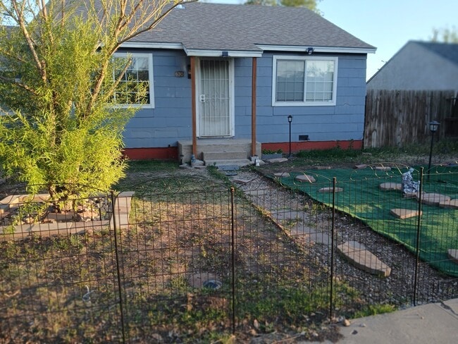 Photo - 630 E 6th St