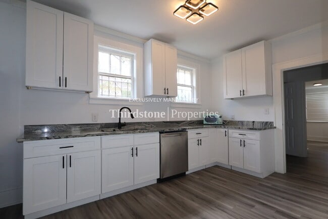 Photo - 2648 Ernest St