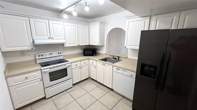 Photo - 711 N Pine Island Rd Unit 211