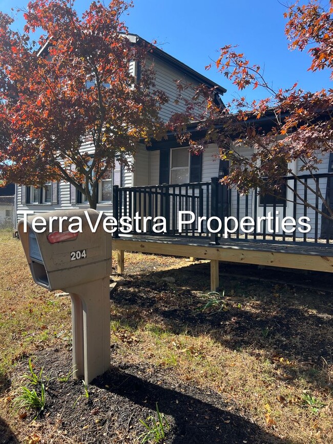 Building Photo - Large 4 Bed in Mantua with bonus room! Eli...