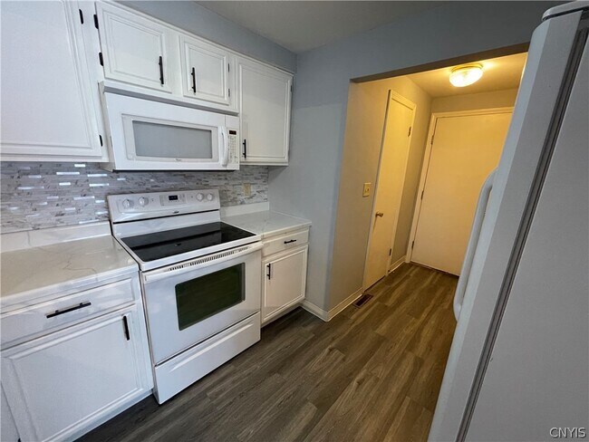 Photo - 8805 New Country Dr