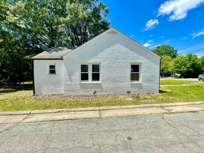 Photo - Cute 3 Bed 1 Bath Home Near UNCG!!