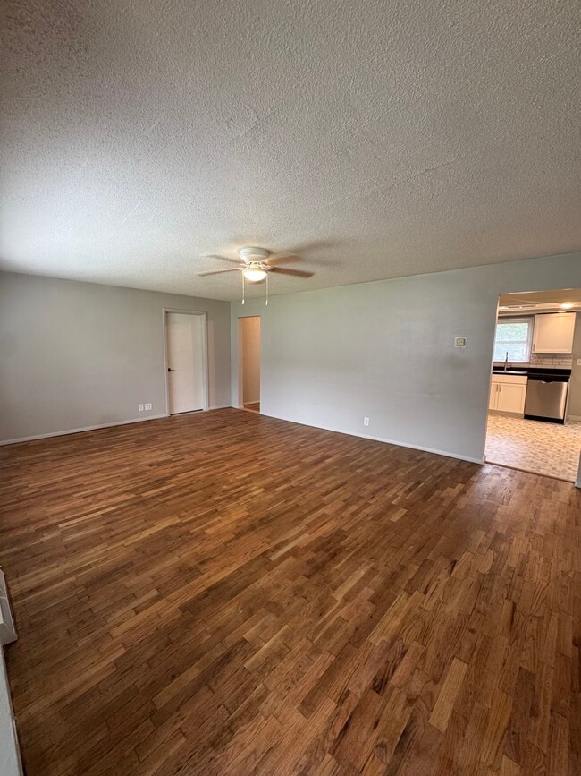 Photo - 1901 N Maplewood Ave