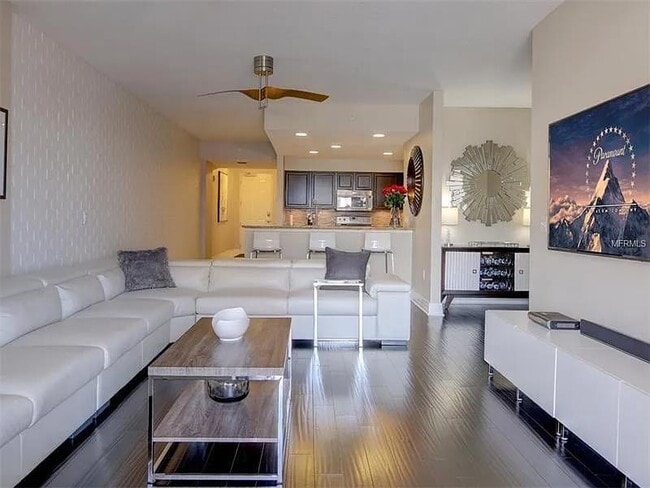 Building Photo - 1108 N Franklin St Unit 1108