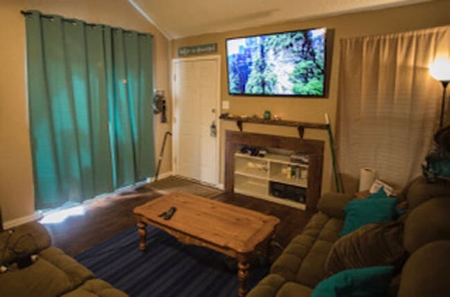 Photo - 3211 Pearl St Unidad 3211 Pearl St #703