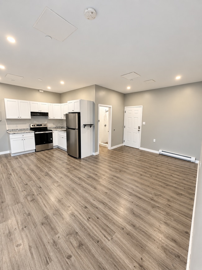 216 Central St Unit 2R