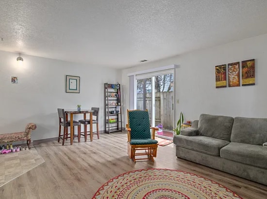Photo - 1884 Medart Ln
