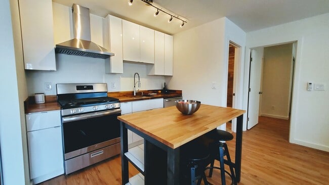 Photo - Redwood City: Unfurnished and Remodeled 2 Bed 2 Bath w/ Laundry In Unit, AC Mini-Split, & Parking... Unit 877 Woodside Rd #213